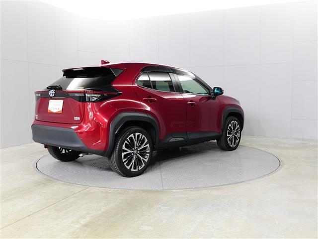 ヤリスクロス ハイブリッドＺ　インテリジェントキー　アルミホイル　ＬＥＤライト　１オ－ナ－　リアカメラ　クルーズコントロール　横滑り防止システム　電動シ－ト　パワステ　オートエアコン　キーフリー　イモビライザ　ＥＴＣ付き　ＡＢＳ（6枚目）