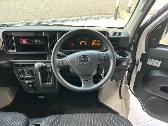 ハイゼットカーゴ ＤＸ　ＳＡＩＩＩ　禁煙車　パートタイム４ＷＤ　オートマ　スマートアシストＩＩＩ　クリアランスコーナーセンサー　ＣＤ・ラジオ　キーレス　アイドリングストップ　オートマチックハイビーム　ＥＳＣ　パワーウィンドウ　エアコン（6枚目）