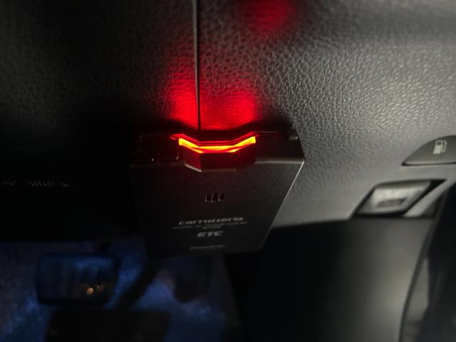 ハリアー エレガンス　ワンオーナー　禁煙車　ＲＡＹＳ２０インチホイール　スノーアルミセット有　純正ナビ・フルセグテレビ・ＣＤ・ＤＶＤ・Ｂｌｕｅｔｏｏｔｈ　ＥＴＣ　バックカメラ　ステアリングＳＷ　パワーシート　オートライト（12枚目）
