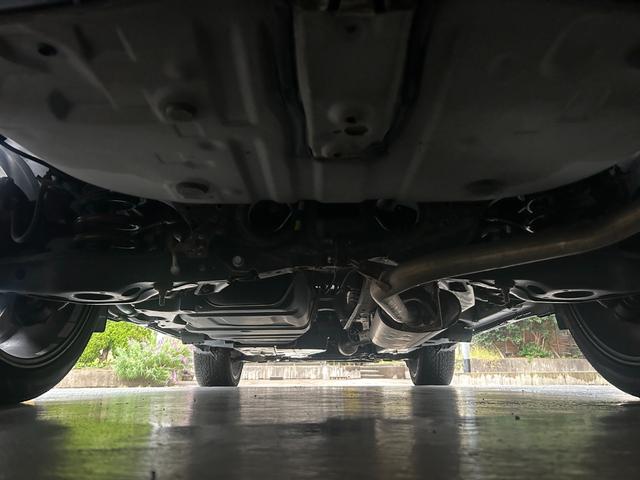 ハリアー エレガンス　ワンオーナー　禁煙車　ＲＡＹＳ２０インチホイール　スノーアルミセット有　純正ナビ・フルセグテレビ・ＣＤ・ＤＶＤ・Ｂｌｕｅｔｏｏｔｈ　ＥＴＣ　バックカメラ　ステアリングＳＷ　パワーシート　オートライト（25枚目）