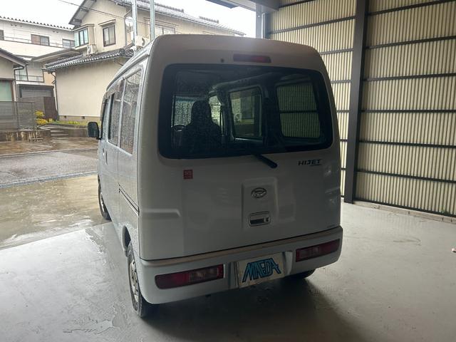 ハイゼットカーゴ デラックス５５ｔｈアニバーサリーゴールドエディション　禁煙車　切替４ＷＤ　オートマ　キーレス　ラジオ　ＥＴＣ　パワーウィンドウ　両側スライドドア　エアコン　運転席エアバッグ　助手席エアバッグ（20枚目）