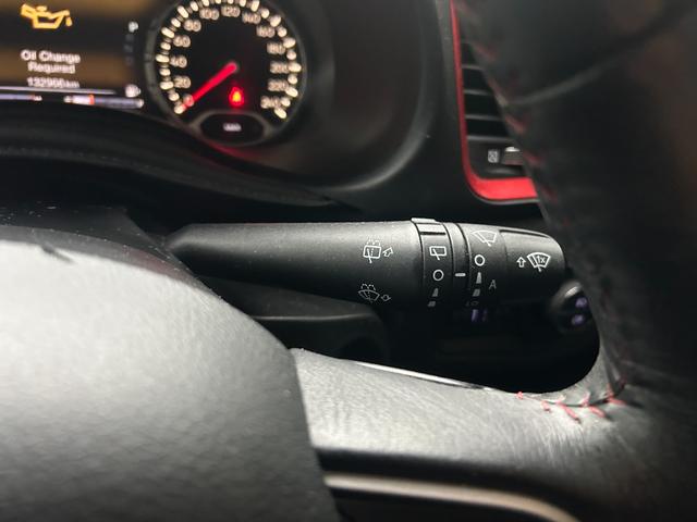 ジープ・レネゲード トレイルホーク　禁煙車　４ＷＤ　テレビ・ナビ・Ｂｌｕｅｔｏｏｔｈ　バックカメラ　クリアランスソナー　オートクルーズコントロール　レーンアシスト　オートライト　　スマートキー　ＥＴＣ　ルーフレール　ステアリングスイッチ（10枚目）