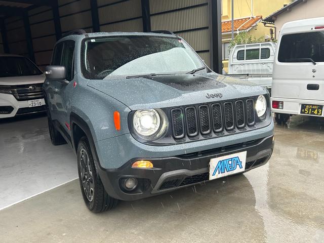 ジープ・レネゲード トレイルホーク　禁煙車　４ＷＤ　テレビ・ナビ・Ｂｌｕｅｔｏｏｔｈ　バックカメラ　クリアランスソナー　オートクルーズコントロール　レーンアシスト　オートライト　　スマートキー　ＥＴＣ　ルーフレール　ステアリングスイッチ（16枚目）