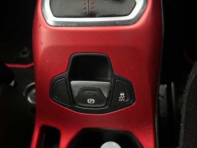 ジープ・レネゲード トレイルホーク　禁煙車　４ＷＤ　テレビ・ナビ・Ｂｌｕｅｔｏｏｔｈ　バックカメラ　クリアランスソナー　オートクルーズコントロール　レーンアシスト　オートライト　　スマートキー　ＥＴＣ　ルーフレール　ステアリングスイッチ（28枚目）