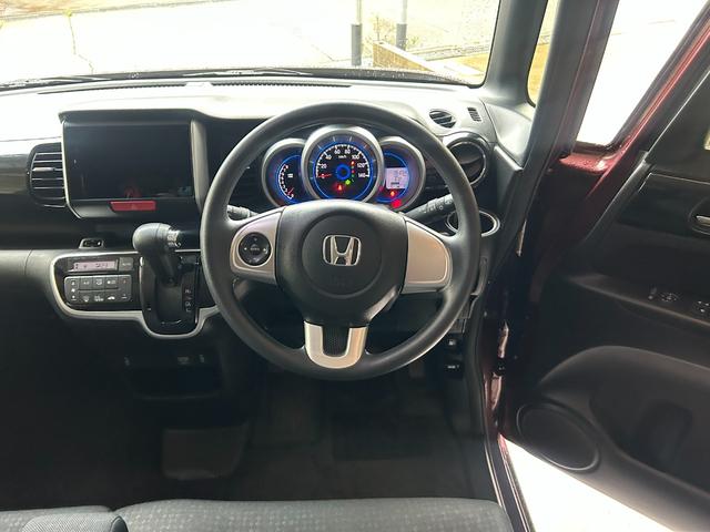 Ｎ－ＢＯＸカスタム Ｇ・Ｌパッケージ　４ＷＤ　両側スライド・片側電動　オートライト　ＨＩＤ　ＥＴＣ　スマートキー　ステアリングスイッチ　オートライト　シートヒーター　オートエアコン　ベンチシート　盗難防止システム　ＡＢＳ　ＥＳＣ（6枚目）