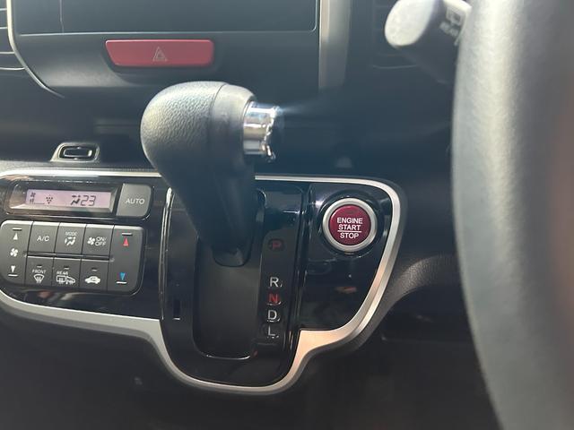 Ｎ－ＢＯＸカスタム Ｇ・Ｌパッケージ　４ＷＤ　両側スライド・片側電動　オートライト　ＨＩＤ　ＥＴＣ　スマートキー　ステアリングスイッチ　オートライト　シートヒーター　オートエアコン　ベンチシート　盗難防止システム　ＡＢＳ　ＥＳＣ（8枚目）