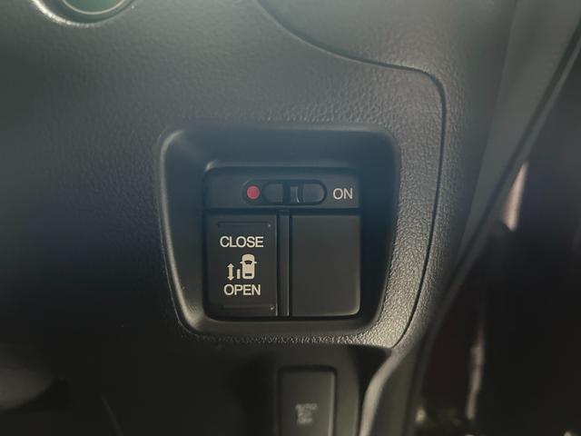 Ｎ－ＢＯＸカスタム Ｇ・Ｌパッケージ　４ＷＤ　両側スライド・片側電動　オートライト　ＨＩＤ　ＥＴＣ　スマートキー　ステアリングスイッチ　オートライト　シートヒーター　オートエアコン　ベンチシート　盗難防止システム　ＡＢＳ　ＥＳＣ（9枚目）