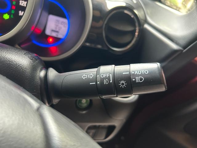 Ｎ－ＢＯＸカスタム Ｇ・Ｌパッケージ　４ＷＤ　両側スライド・片側電動　オートライト　ＨＩＤ　ＥＴＣ　スマートキー　ステアリングスイッチ　オートライト　シートヒーター　オートエアコン　ベンチシート　盗難防止システム　ＡＢＳ　ＥＳＣ（12枚目）