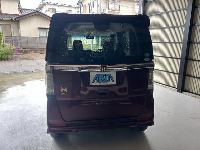 Ｎ－ＢＯＸカスタム Ｇ・Ｌパッケージ　４ＷＤ　両側スライド・片側電動　オートライト　ＨＩＤ　ＥＴＣ　スマートキー　ステアリングスイッチ　オートライト　シートヒーター　オートエアコン　ベンチシート　盗難防止システム　ＡＢＳ　ＥＳＣ（18枚目）