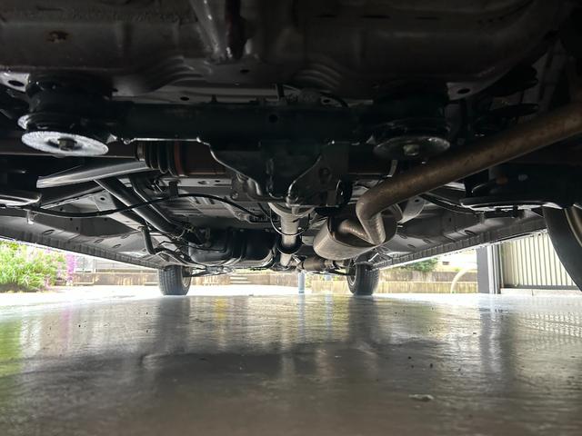 Ｎ－ＢＯＸカスタム Ｇ・Ｌパッケージ　４ＷＤ　両側スライド・片側電動　オートライト　ＨＩＤ　ＥＴＣ　スマートキー　ステアリングスイッチ　オートライト　シートヒーター　オートエアコン　ベンチシート　盗難防止システム　ＡＢＳ　ＥＳＣ（42枚目）