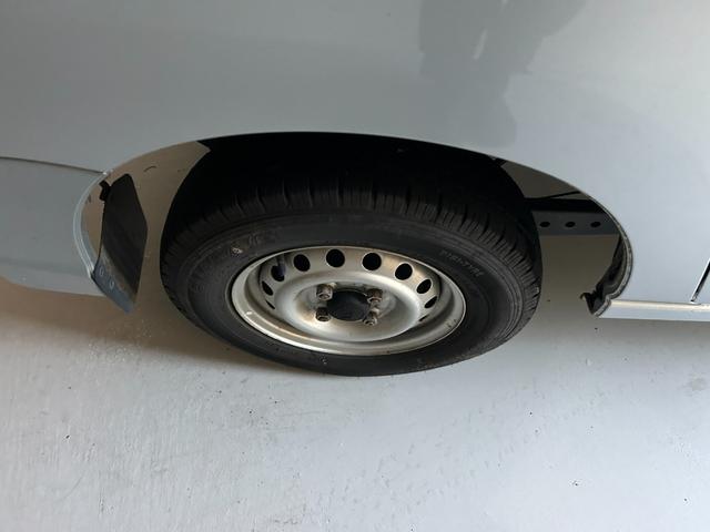 ハイゼットカーゴ DX 禁煙車 切替4WD キーレス オートマ パワーウィンドウ ルーフキャリア ETC 両側スライドドア アイドリングストップ エアコン 運転席エアバッグ 助手席エアバッグ(23枚目)