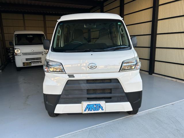 ハイゼットカーゴ スペシャルＳＡＩＩＩ　禁煙車　切替４ＷＤ　４速オートマ　スマートアシストＩＩＩ　クリアランスソナー　両側スライドドア　アイドリングストップ　オートマチックハイビーム　純正ラジオ　エアコン　運転席エアバッグ　助手席エアバッグ（12枚目）