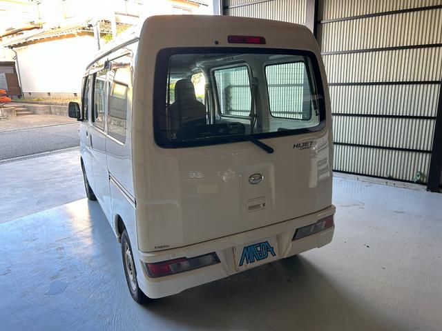 ハイゼットカーゴ スペシャルＳＡＩＩＩ　禁煙車　切替４ＷＤ　４速オートマ　スマートアシストＩＩＩ　クリアランスソナー　両側スライドドア　アイドリングストップ　オートマチックハイビーム　純正ラジオ　エアコン　運転席エアバッグ　助手席エアバッグ（17枚目）