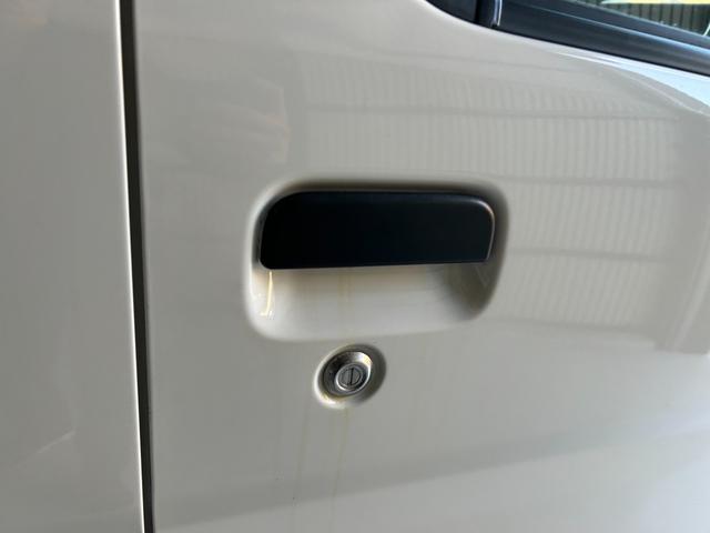 ハイゼットカーゴ スペシャルＳＡＩＩＩ　禁煙車　切替４ＷＤ　４速オートマ　スマートアシストＩＩＩ　クリアランスソナー　両側スライドドア　アイドリングストップ　オートマチックハイビーム　純正ラジオ　エアコン　運転席エアバッグ　助手席エアバッグ（24枚目）