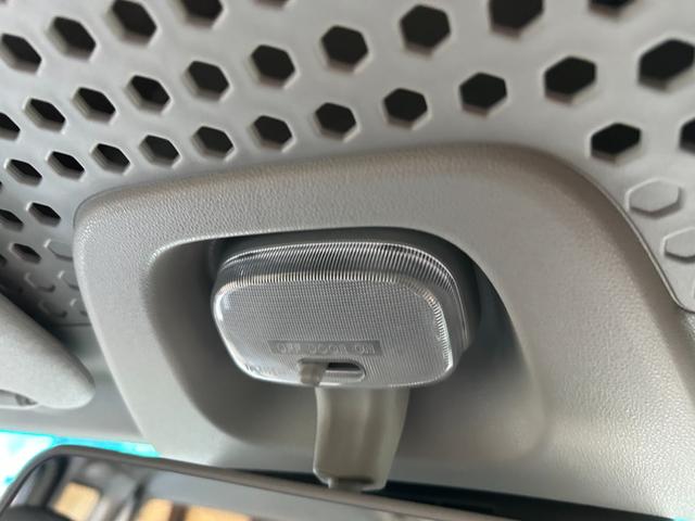 ハイゼットカーゴ スペシャルＳＡＩＩＩ　禁煙車　切替４ＷＤ　４速オートマ　スマートアシストＩＩＩ　クリアランスソナー　両側スライドドア　アイドリングストップ　オートマチックハイビーム　純正ラジオ　エアコン　運転席エアバッグ　助手席エアバッグ（31枚目）