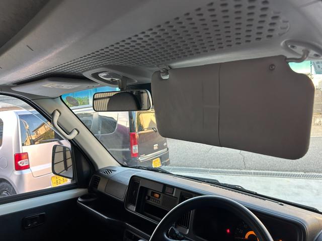 ハイゼットカーゴ スペシャルＳＡＩＩＩ　禁煙車　切替４ＷＤ　４速オートマ　スマートアシストＩＩＩ　クリアランスソナー　両側スライドドア　アイドリングストップ　オートマチックハイビーム　純正ラジオ　エアコン　運転席エアバッグ　助手席エアバッグ（32枚目）