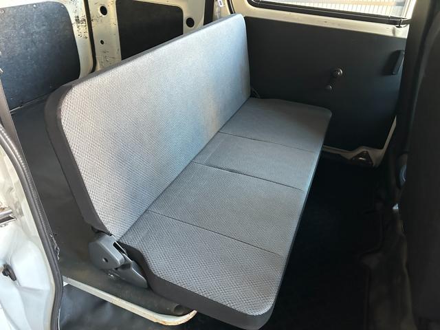 ハイゼットカーゴ スペシャルＳＡＩＩＩ　禁煙車　切替４ＷＤ　４速オートマ　スマートアシストＩＩＩ　クリアランスソナー　両側スライドドア　アイドリングストップ　オートマチックハイビーム　純正ラジオ　エアコン　運転席エアバッグ　助手席エアバッグ（34枚目）