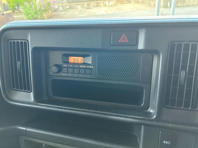ハイゼットカーゴ スペシャルＳＡＩＩＩ　禁煙車　切替４ＷＤ　４速オートマ　スマートアシストＩＩＩ　クリアランスソナー　両側スライドドア　アイドリングストップ　オートマチックハイビーム　純正ラジオ　エアコン　運転席エアバッグ　助手席エアバッグ（40枚目）