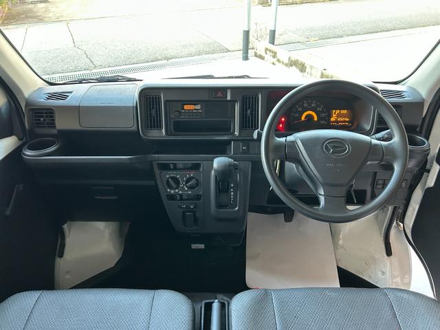 ハイゼットカーゴ スペシャルＳＡＩＩＩ　禁煙車　切替４ＷＤ　４速オートマ　スマートアシストＩＩＩ　クリアランスソナー　両側スライドドア　アイドリングストップ　オートマチックハイビーム　純正ラジオ　エアコン　運転席エアバッグ　助手席エアバッグ（42枚目）