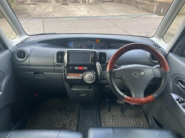 毎回座るフロントシート。運転席は必ず使用する部分ですので、座り心地が重要です！