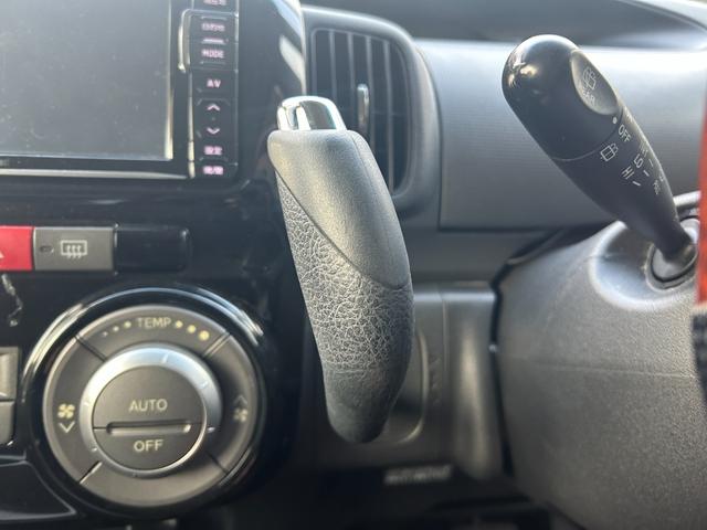 シフトレバー。ぜひ一度お客様の目で確認してください。