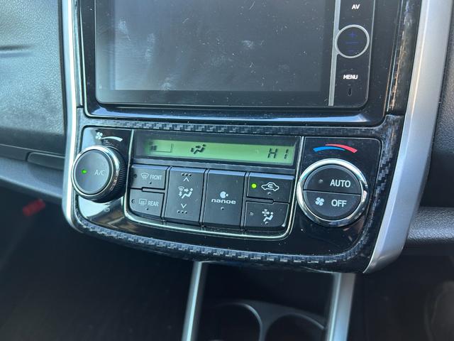 カローラフィールダー ハイブリッドＧ　禁煙車　ナビ・フルセグテレビ・ＣＤ・ＤＶＤ・Ｂｌｕｅｔｏｏｔｈ付　バックカメラ　前後ドラレコ　スマートキー　オートライト　オートエアコン　ステアリングスイッチ　ＥＴＣ　トヨタ純正アルミホイール　ＡＢＳ（9枚目）
