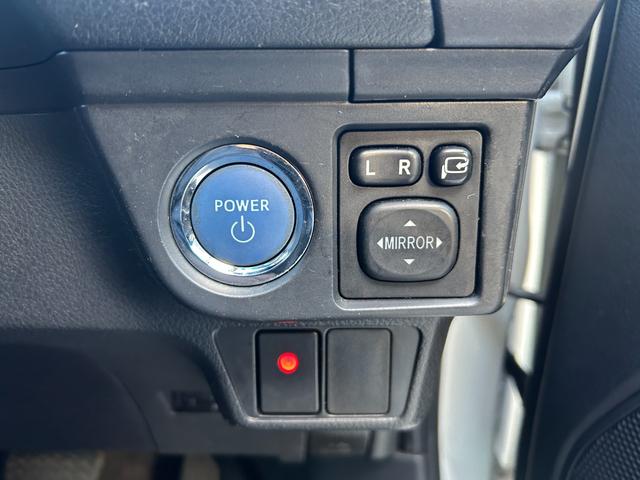 カローラフィールダー ハイブリッドＧ　禁煙車　ナビ・フルセグテレビ・ＣＤ・ＤＶＤ・Ｂｌｕｅｔｏｏｔｈ付　バックカメラ　前後ドラレコ　スマートキー　オートライト　オートエアコン　ステアリングスイッチ　ＥＴＣ　トヨタ純正アルミホイール　ＡＢＳ（12枚目）