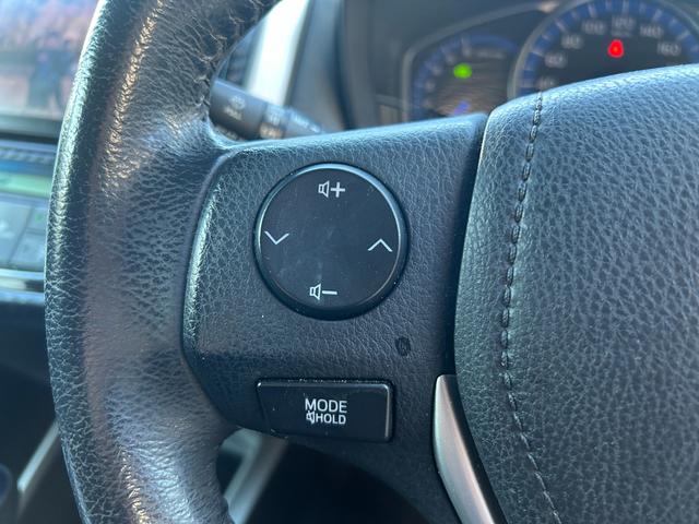 カローラフィールダー ハイブリッドＧ　禁煙車　ナビ・フルセグテレビ・ＣＤ・ＤＶＤ・Ｂｌｕｅｔｏｏｔｈ付　バックカメラ　前後ドラレコ　スマートキー　オートライト　オートエアコン　ステアリングスイッチ　ＥＴＣ　トヨタ純正アルミホイール　ＡＢＳ（13枚目）