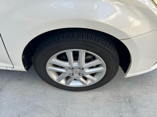 カローラフィールダー ハイブリッドＧ　禁煙車　ナビ・フルセグテレビ・ＣＤ・ＤＶＤ・Ｂｌｕｅｔｏｏｔｈ付　バックカメラ　前後ドラレコ　スマートキー　オートライト　オートエアコン　ステアリングスイッチ　ＥＴＣ　トヨタ純正アルミホイール　ＡＢＳ（24枚目）