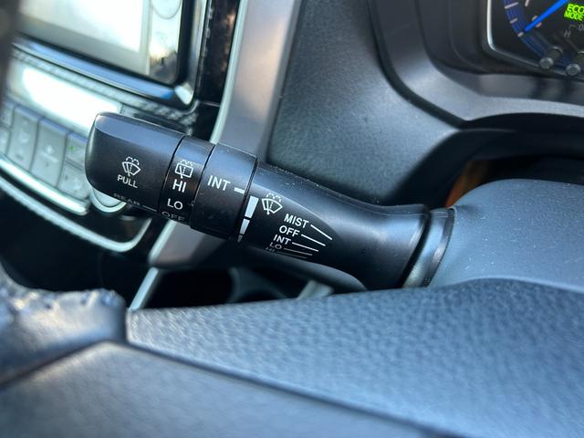 カローラフィールダー ハイブリッドＧ　禁煙車　ナビ・フルセグテレビ・ＣＤ・ＤＶＤ・Ｂｌｕｅｔｏｏｔｈ付　バックカメラ　前後ドラレコ　スマートキー　オートライト　オートエアコン　ステアリングスイッチ　ＥＴＣ　トヨタ純正アルミホイール　ＡＢＳ（30枚目）