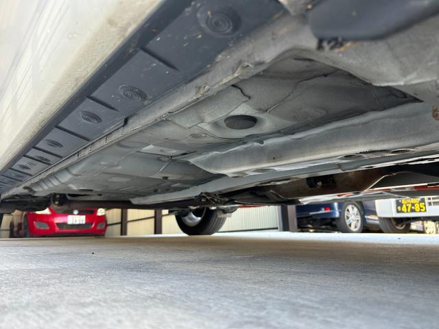 カローラフィールダー ハイブリッドＧ　禁煙車　ナビ・フルセグテレビ・ＣＤ・ＤＶＤ・Ｂｌｕｅｔｏｏｔｈ付　バックカメラ　前後ドラレコ　スマートキー　オートライト　オートエアコン　ステアリングスイッチ　ＥＴＣ　トヨタ純正アルミホイール　ＡＢＳ（32枚目）