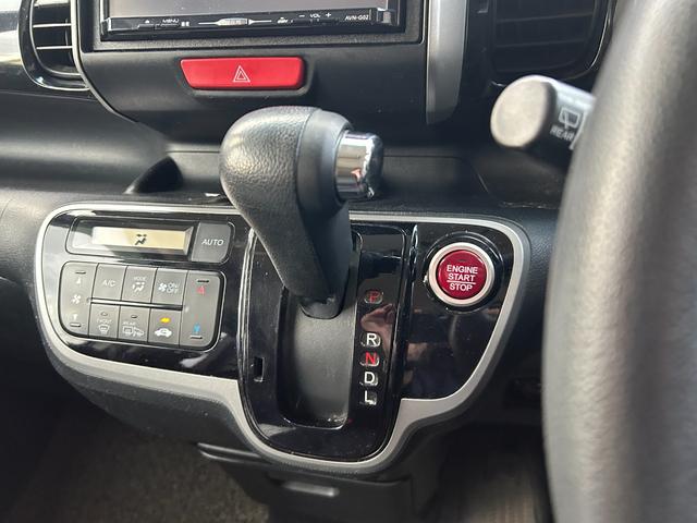 N-BOXカスタム G・Lパッケージ 4WD 両側電動スライドドア ナビ TV オートライト HID スマートキー アイドリングストップ 電動格納ミラー ベンチシート CVT 盗難防止システム ABS ESC CD USB アルミホイール(7枚目)