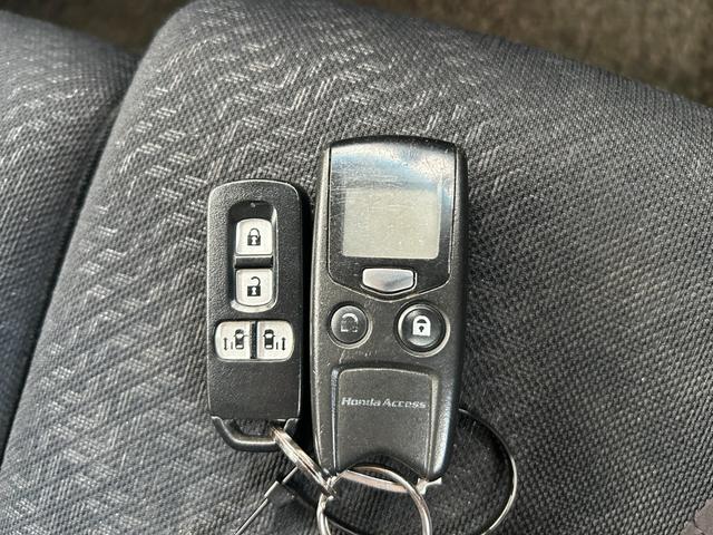 N-BOXカスタム G・Lパッケージ 4WD 両側電動スライドドア ナビ TV オートライト HID スマートキー アイドリングストップ 電動格納ミラー ベンチシート CVT 盗難防止システム ABS ESC CD USB アルミホイール(8枚目)