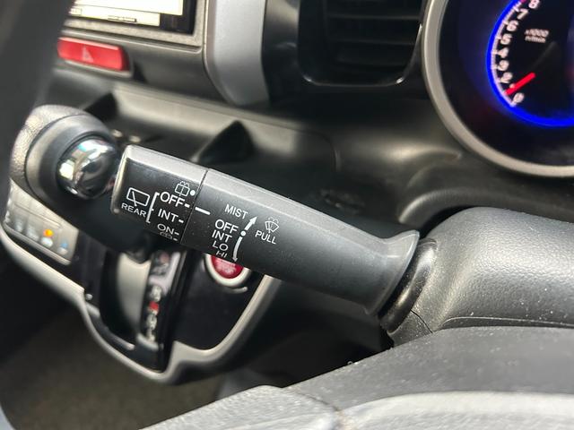 N-BOXカスタム G・Lパッケージ 4WD 両側電動スライドドア ナビ TV オートライト HID スマートキー アイドリングストップ 電動格納ミラー ベンチシート CVT 盗難防止システム ABS ESC CD USB アルミホイール(10枚目)