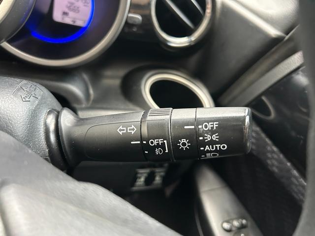 N-BOXカスタム G・Lパッケージ 4WD 両側電動スライドドア ナビ TV オートライト HID スマートキー アイドリングストップ 電動格納ミラー ベンチシート CVT 盗難防止システム ABS ESC CD USB アルミホイール(11枚目)