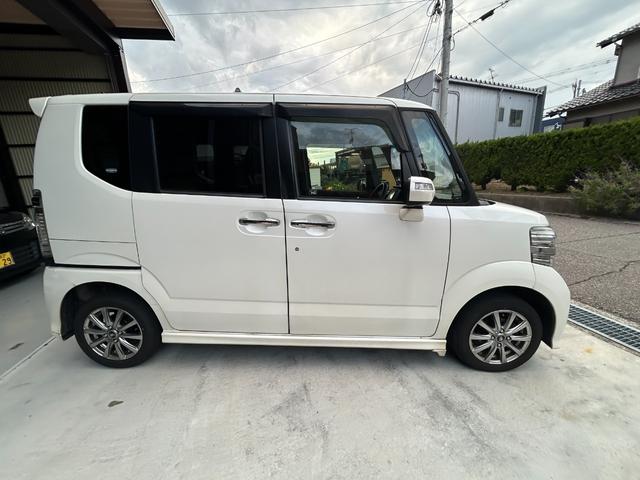 N-BOXカスタム G・Lパッケージ 4WD 両側電動スライドドア ナビ TV オートライト HID スマートキー アイドリングストップ 電動格納ミラー ベンチシート CVT 盗難防止システム ABS ESC CD USB アルミホイール(17枚目)