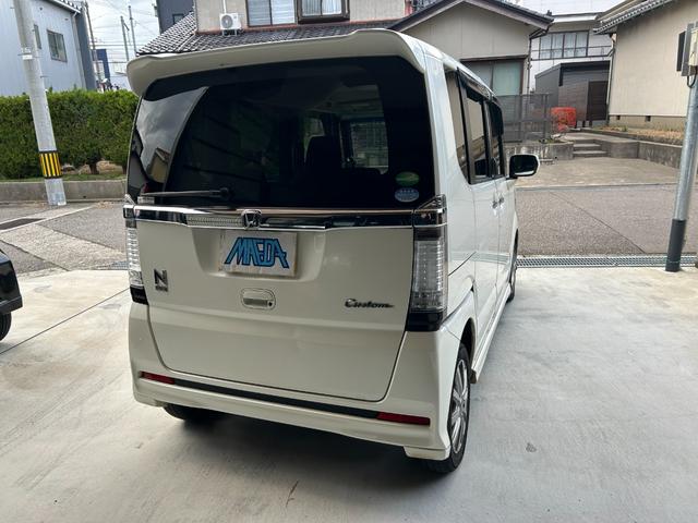 N-BOXカスタム G・Lパッケージ 4WD 両側電動スライドドア ナビ TV オートライト HID スマートキー アイドリングストップ 電動格納ミラー ベンチシート CVT 盗難防止システム ABS ESC CD USB アルミホイール(18枚目)