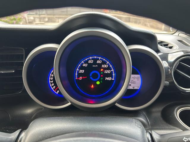 N-BOXカスタム G・Lパッケージ 4WD 両側電動スライドドア ナビ TV オートライト HID スマートキー アイドリングストップ 電動格納ミラー ベンチシート CVT 盗難防止システム ABS ESC CD USB アルミホイール(33枚目)