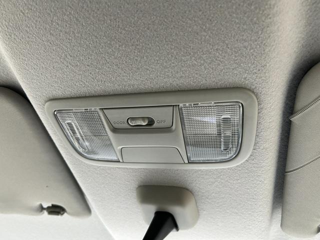 N-BOXカスタム G・Lパッケージ 4WD 両側電動スライドドア ナビ TV オートライト HID スマートキー アイドリングストップ 電動格納ミラー ベンチシート CVT 盗難防止システム ABS ESC CD USB アルミホイール(35枚目)