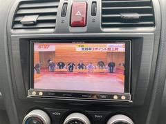 ＴＶ付きの車となっております。送迎時の待ち時間などとてもお役に立ちます。 4