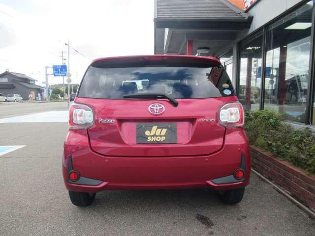 パッソ モーダ　ＬＥＤヘッドライト　メモリーナビ　フルセグＴＶ　バックモニター　ＥＴＣ　衝突被害軽減システム　オートエアコン　電動格納ミラー　ベンチシート（5枚目）