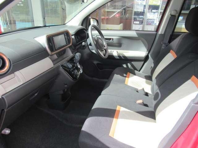 パッソ モーダ　ＬＥＤヘッドライト　メモリーナビ　フルセグＴＶ　バックモニター　ＥＴＣ　衝突被害軽減システム　オートエアコン　電動格納ミラー　ベンチシート（10枚目）