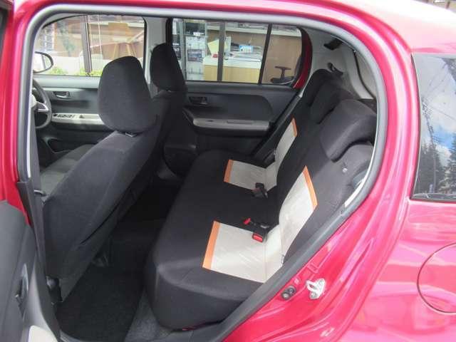 パッソ モーダ　ＬＥＤヘッドライト　メモリーナビ　フルセグＴＶ　バックモニター　ＥＴＣ　衝突被害軽減システム　オートエアコン　電動格納ミラー　ベンチシート（11枚目）