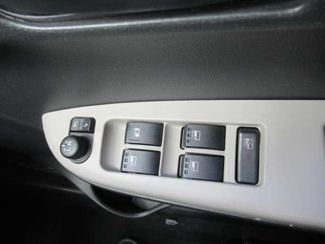 パッソ モーダ　ＬＥＤヘッドライト　メモリーナビ　フルセグＴＶ　バックモニター　ＥＴＣ　衝突被害軽減システム　オートエアコン　電動格納ミラー　ベンチシート（24枚目）