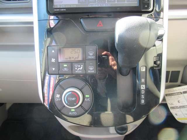 タント Ｘ　ＳＡＩＩＩ　衝突被害軽減システム　左側パワースライドドア　メモリーナビ＆フルセグテレビ＆バックカメラ　ＤＶＤ再生　Ｂｌｕｅｔｏｏｔｈ　ＥＴＣ　シートヒーター（12枚目）