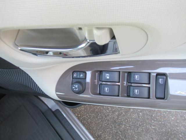 ムーヴキャンバス Ｇ　ＳＡＩＩ　純正８インチメモリーナビ＆フルセグテレビ＆ＤＶＤ＆ＣＤ　全方位カメラ　両側パワースライドドア　スマートキー　プッシュスタート　衝突被害軽減システム　アイドリングストップ（14枚目）