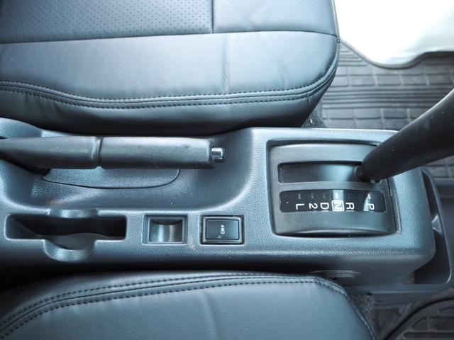 キャリイトラック ＫＣエアコン・パワステ　４ＷＤ、オートマ、エアコン、パワステ、ＤＯＨＣエンジン、Ｋ６Ａ、タイミングチェーン式、パートタイム４ＷＤ・４ＷＤ切替はボタンを押すだけの簡単切り替え式・通常は２ＷＤ走行で後輪駆動（23枚目）