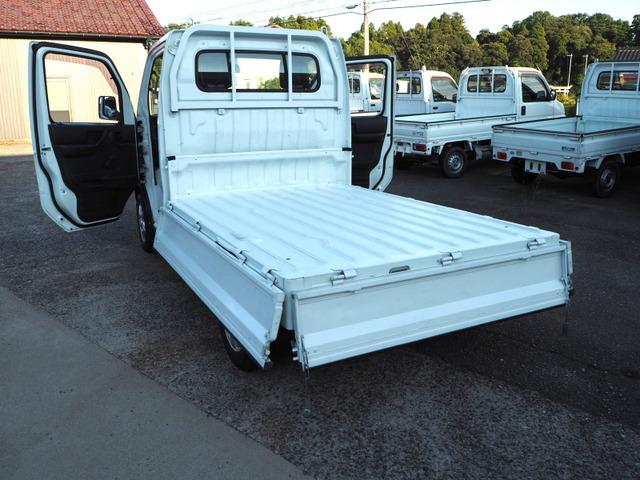 キャリイトラック ＫＣエアコン・パワステ　４ＷＤ、オートマ、エアコン、パワステ、ＤＯＨＣエンジン、Ｋ６Ａ、タイミングチェーン式、パートタイム４ＷＤ・４ＷＤ切替はボタンを押すだけの簡単切り替え式・通常は２ＷＤ走行で後輪駆動（30枚目）