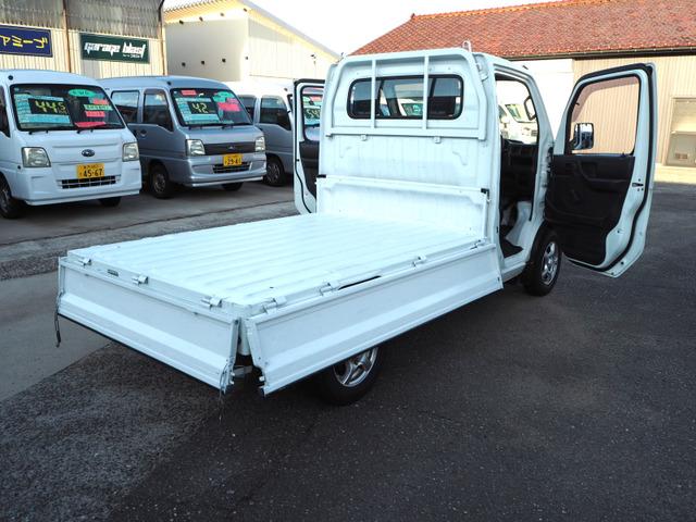 キャリイトラック ＫＣエアコン・パワステ　４ＷＤ、オートマ、エアコン、パワステ、ＤＯＨＣエンジン、Ｋ６Ａ、タイミングチェーン式、パートタイム４ＷＤ・４ＷＤ切替はボタンを押すだけの簡単切り替え式・通常は２ＷＤ走行で後輪駆動（31枚目）