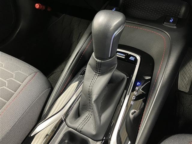 シンプルなストレート式フロアシフト！シフト操作簡単でらくらく！